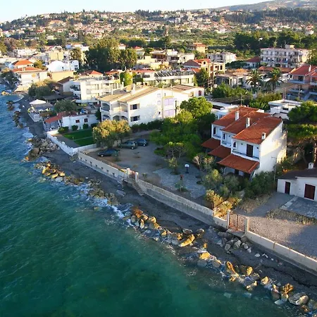 Nyaraló Captivating 4-Bed House In Xylokastro Melíszi